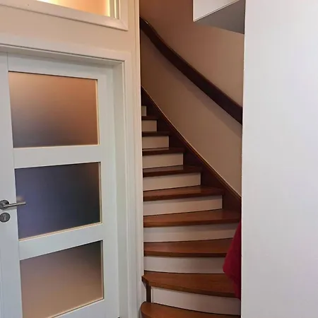 Algetet Apartment *